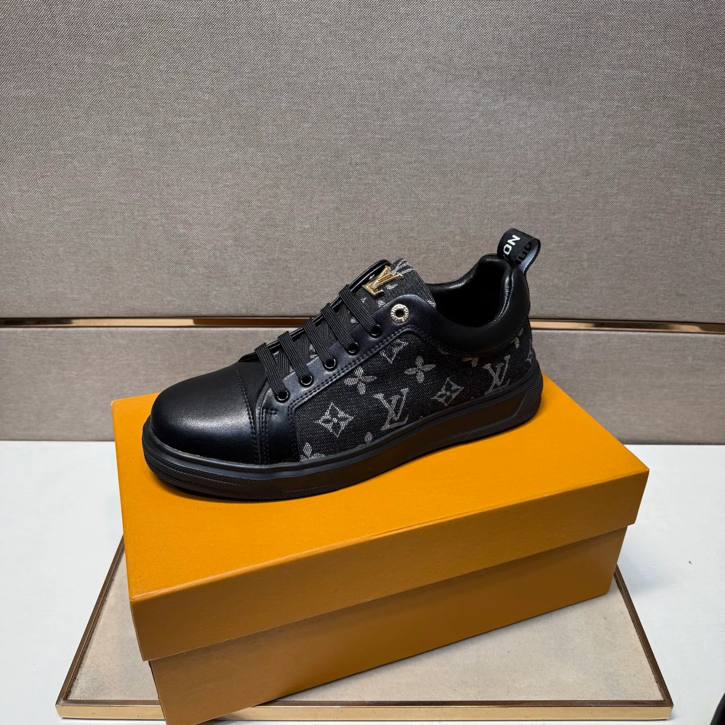 ⬛️Men's shoes 💰p400 [LV～] Men's casual shoes 2025z cabinet sales simultaneously 🔶Size: 38-44#️⃣ 🔷3 colors🔜The upper is made of multi-material splicing ➕Genuine leather lining, comfortable and breathable, sole: original comfortable and wear-resistant outsole, ⚠️real thing📱photographed🎬real thing is better📢📢📢